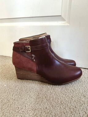 Dr. Scholl’s Shoes Women’s Wedge Ankle Boot in Brown - US Size 11